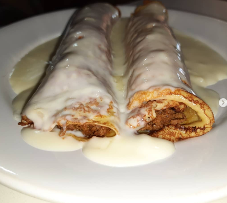 Panquecas gratinadas com molho branco no K'noa